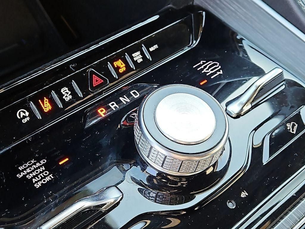 2023 Jeep Wagoneer Series III FULL-SPEED FORWARD-COLLISION WARNING PLUS