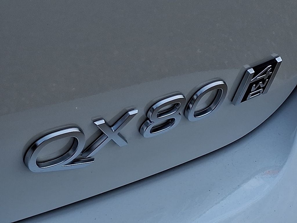 2027 INFINITI QX80 LUXE