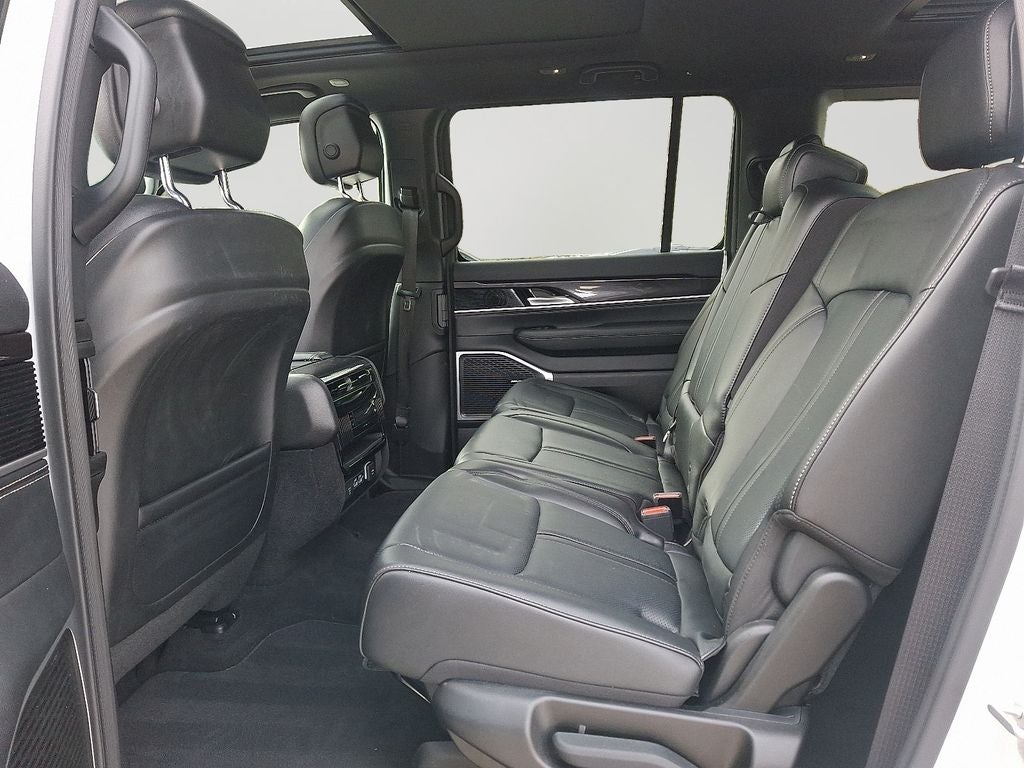 2024 Jeep Wagoneer Base