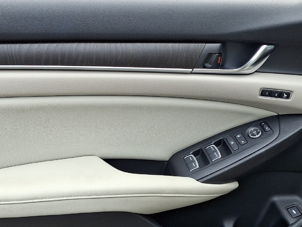 2018 Honda Accord EX-L 2.0T BASE