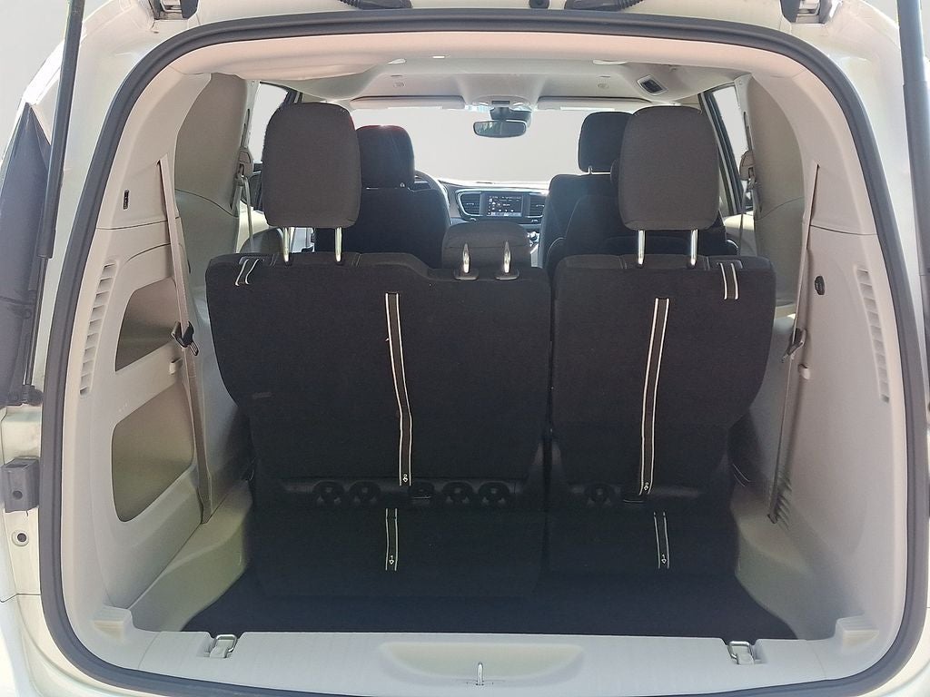 2024 Chrysler Voyager LX