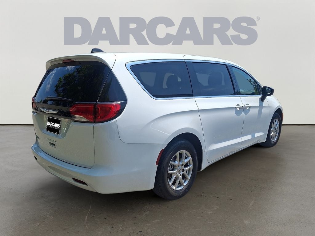 2024 Chrysler Voyager LX