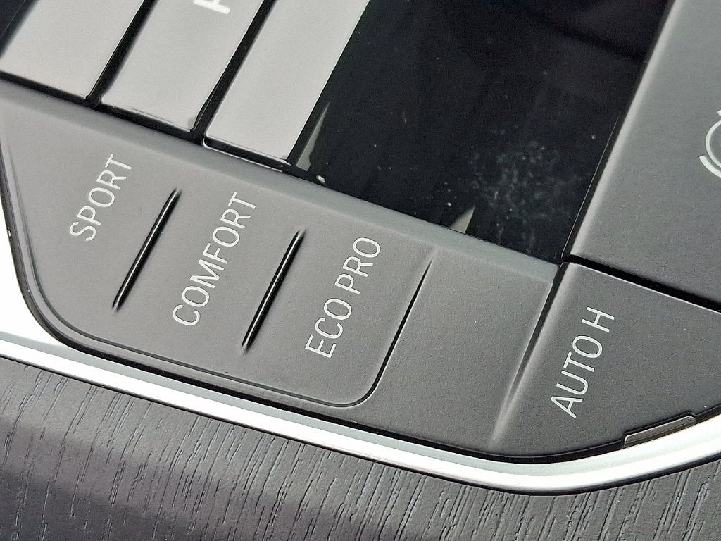 2026 BMW 3 Series 330i xDrive PREMIUM PACKAGE