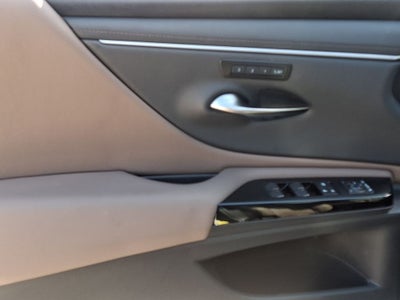 2025 Lexus ES 300h 300h