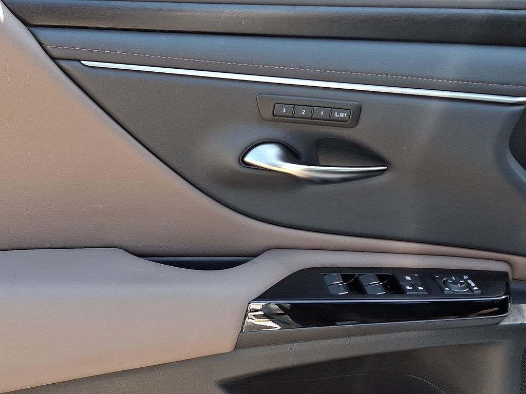 2025 Lexus ES 300h 300h