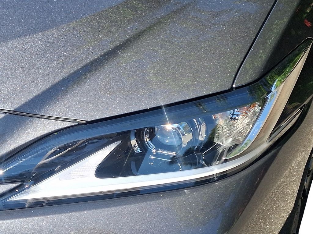 2025 Lexus ES 300h 300h
