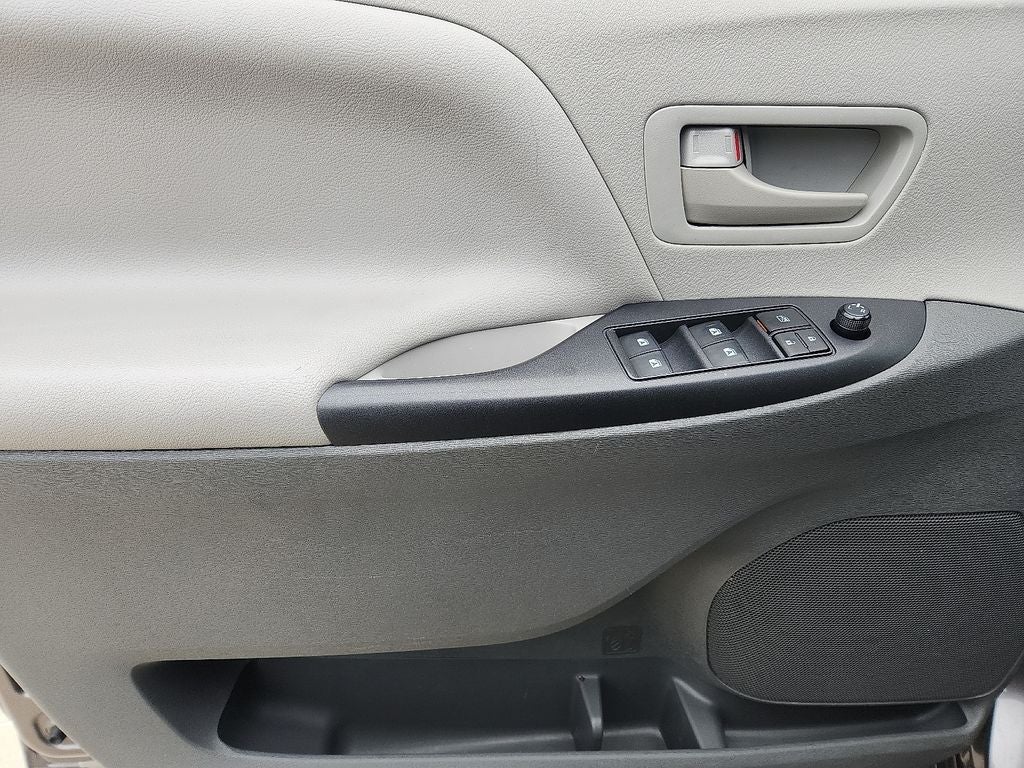 2020 Toyota Sienna L 7 Passenger