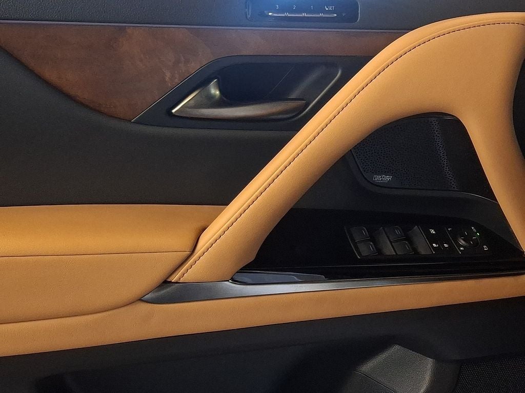 2022 Lexus LX 600 Luxury 600 Luxury APPERANCE PACKAGE