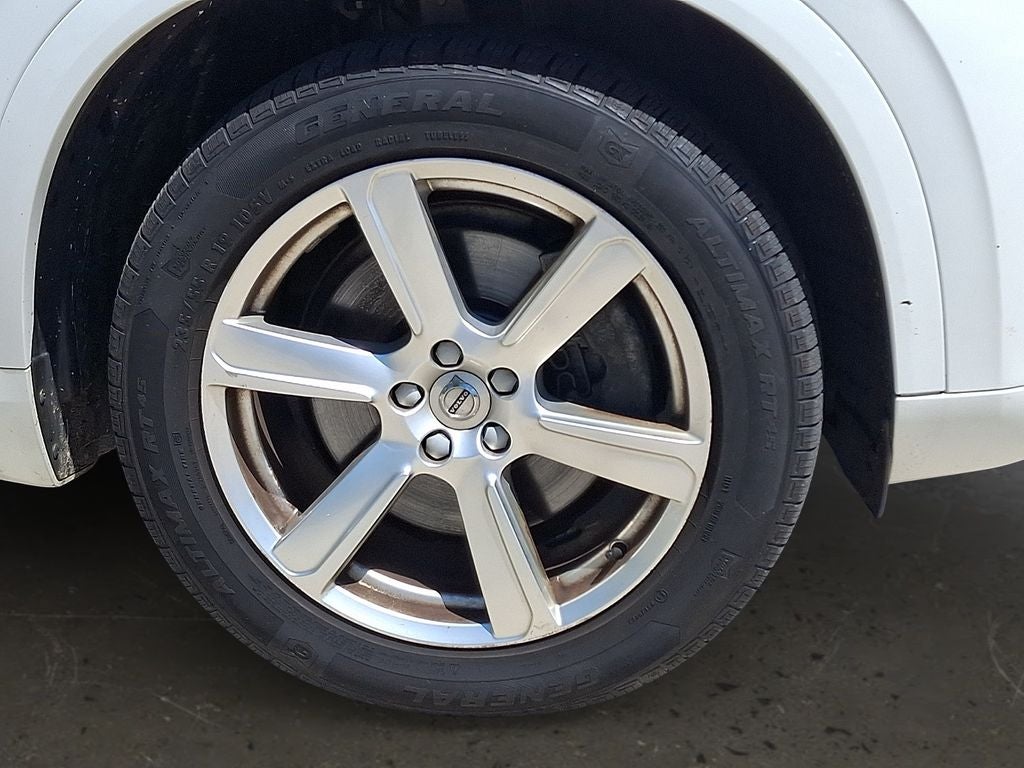 2021 Volvo XC90 T6 Momentum