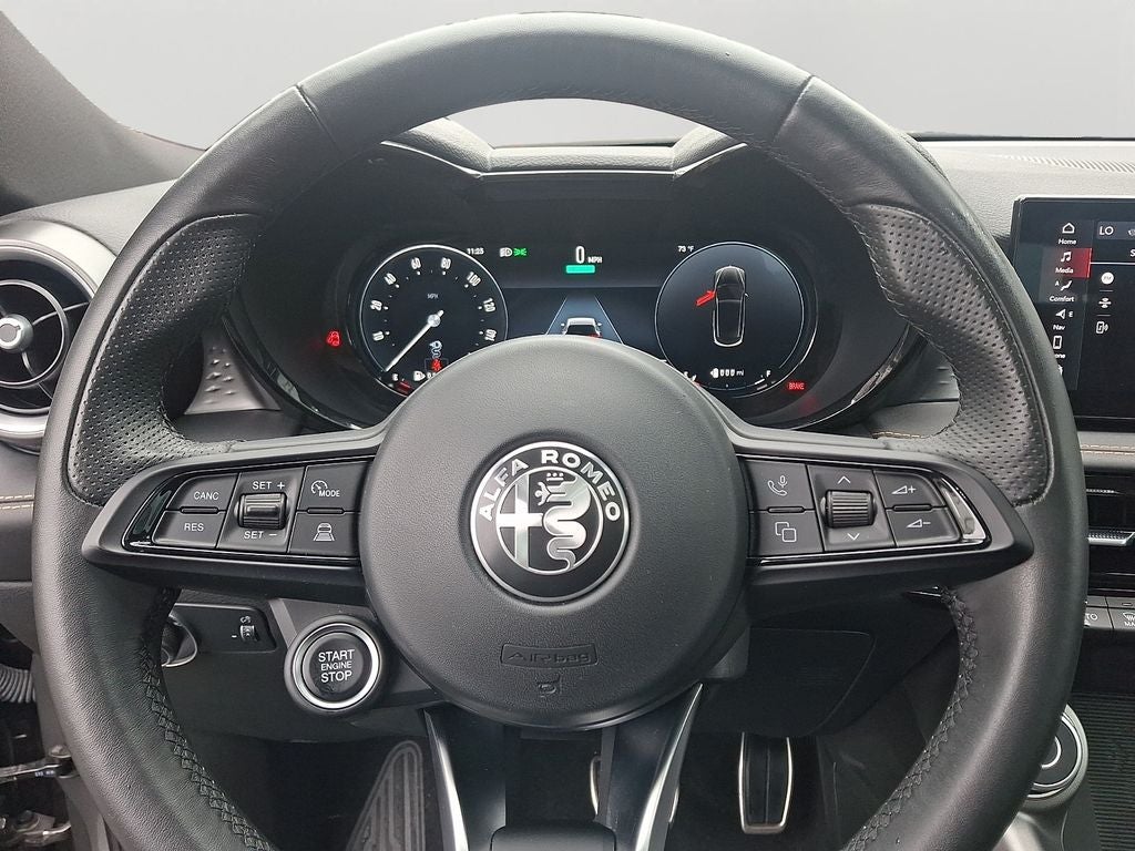 2025 Alfa Romeo Tonale Base